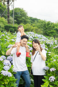 あじさい公園で残す家族写真